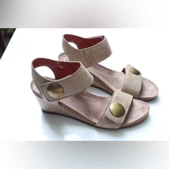 Taos  wedge sandals - Picture 1 of 12